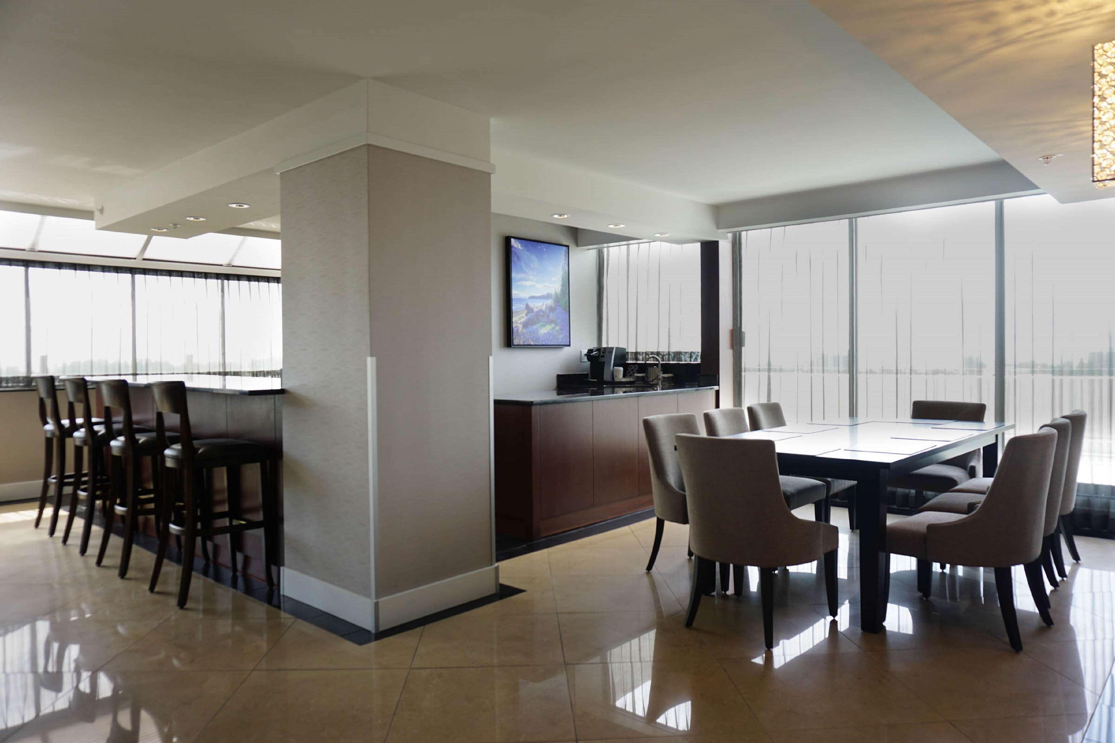 ดับเบิลทรี บาย ฮิลตัน โฮเต็ล แอนด์ สวีตส์ วิคตอเรีย Hotel วิกตอเรีย ภายนอก รูปภาพ