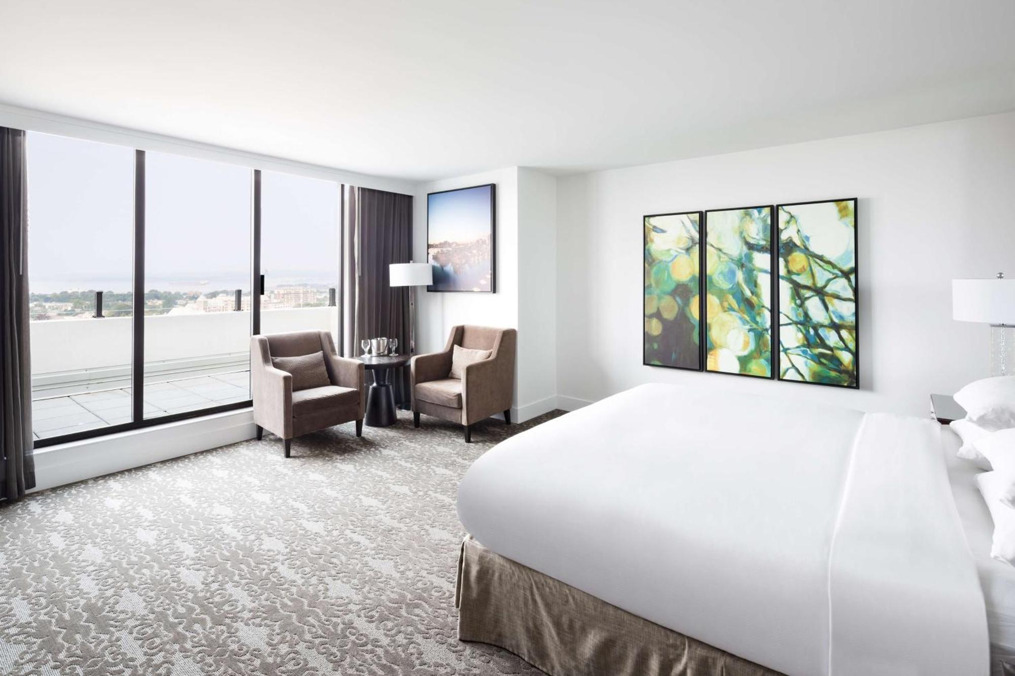 ดับเบิลทรี บาย ฮิลตัน โฮเต็ล แอนด์ สวีตส์ วิคตอเรีย Hotel วิกตอเรีย ภายนอก รูปภาพ